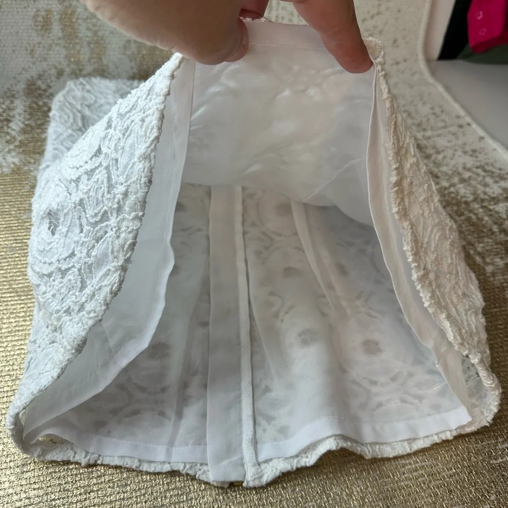 BANANA REPUBLIC Sleeveless White Lace Top Full Back Zip | Size 2 - Picture 9 of 13